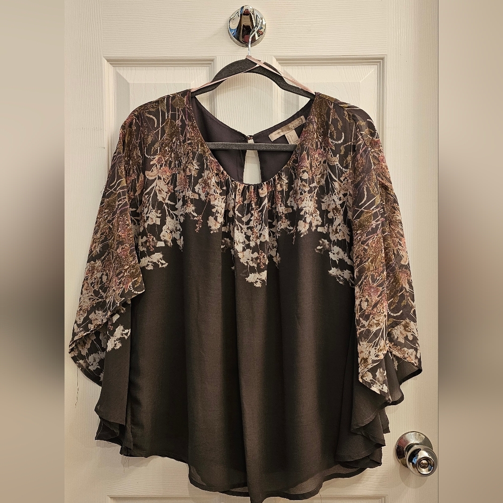 Forever 21 Contemporary Charcoal Gray With Floral Print Blouse Large